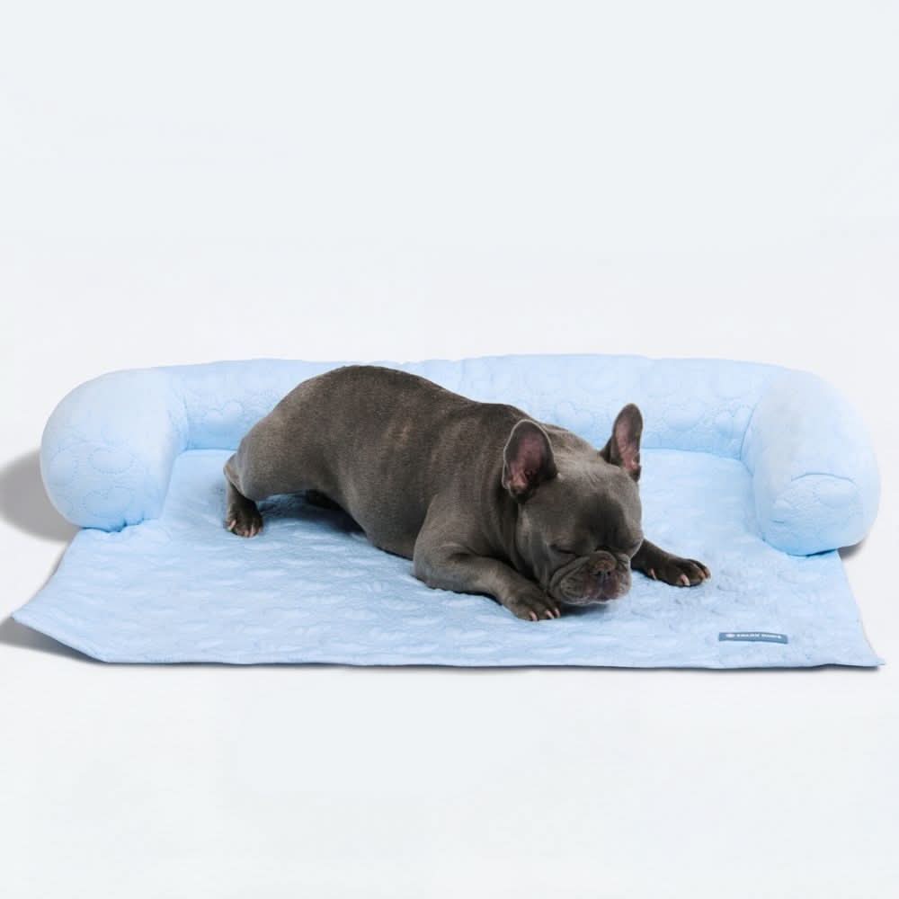 Frostcore™ Cooling Couch Cover Dog Bed - Hearts Blue - Image 3